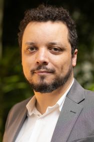 Portrait of Dr. Tomaz Amorim